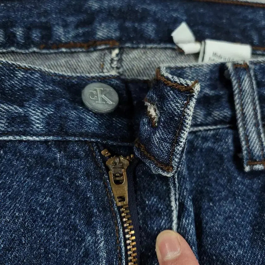 [BUNJANG] Calvin Klein Jeans Denim Jeans / 캘빈클라인 진스 진청워싱 로고 레더탭 이지핏 청바지 데님팬츠 MADE I