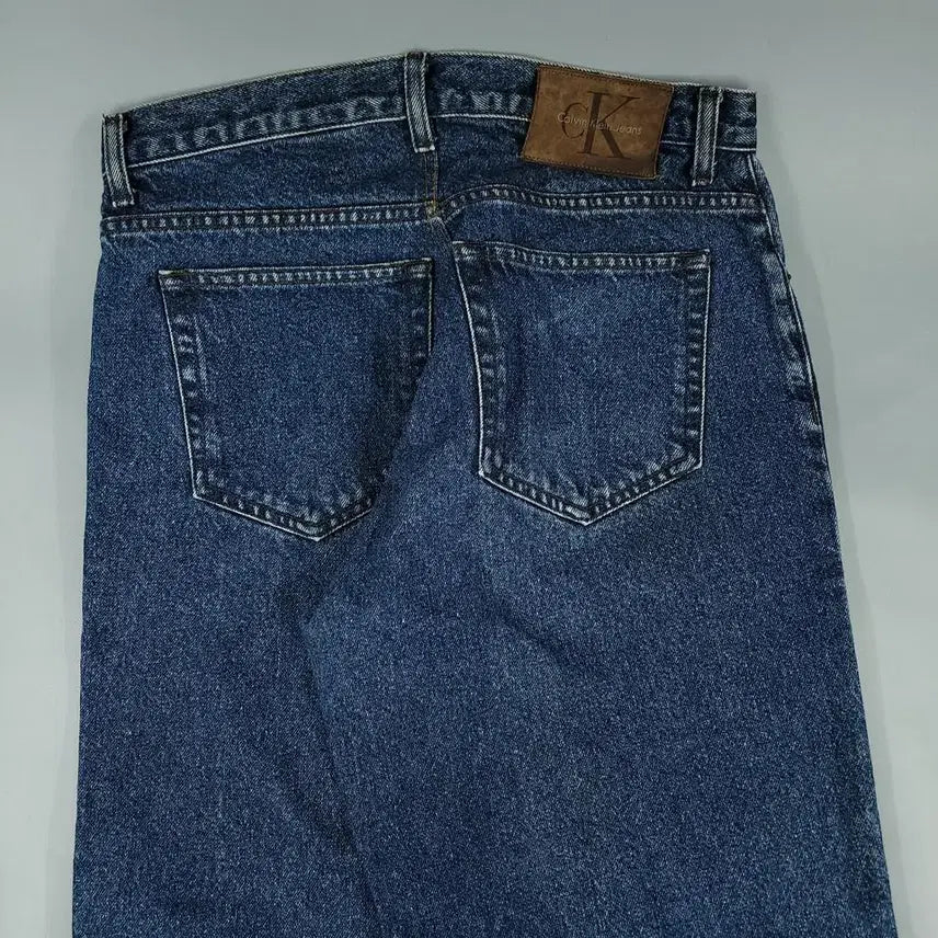 [BUNJANG] Calvin Klein Jeans Denim Jeans / 캘빈클라인 진스 진청워싱 로고 레더탭 이지핏 청바지 데님팬츠 MADE I