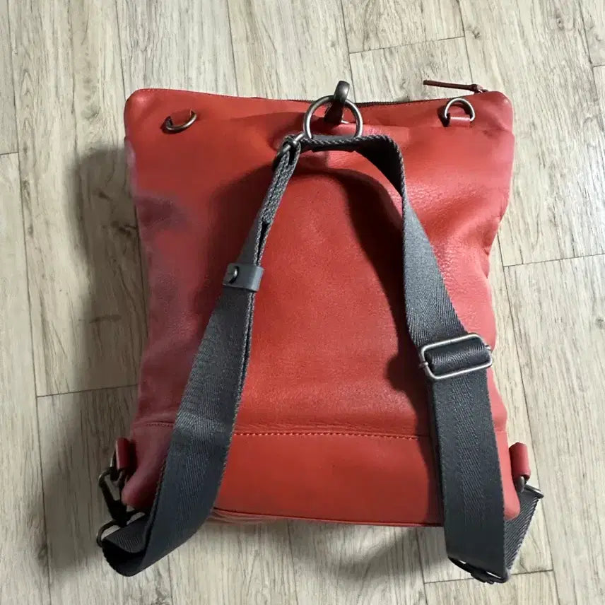 [BUNJANG] Mandarin Duck Leather Backpack Convertible Crossbody Bag / 만다리나덕 가죽 백팩,크로스백겸용