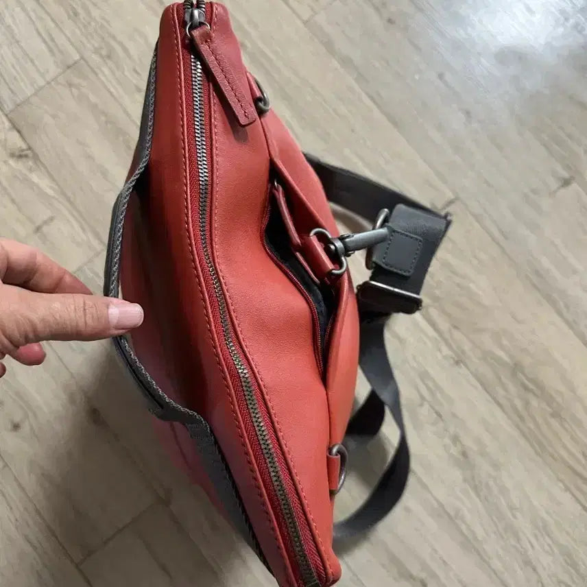 [BUNJANG] Mandarin Duck Leather Backpack Convertible Crossbody Bag / 만다리나덕 가죽 백팩,크로스백겸용