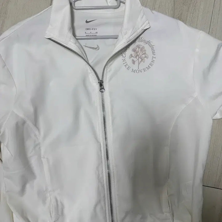 [BUNJANG] Nike White Windbreaker Jacket / 나이키 흰색 바람막이 자켓