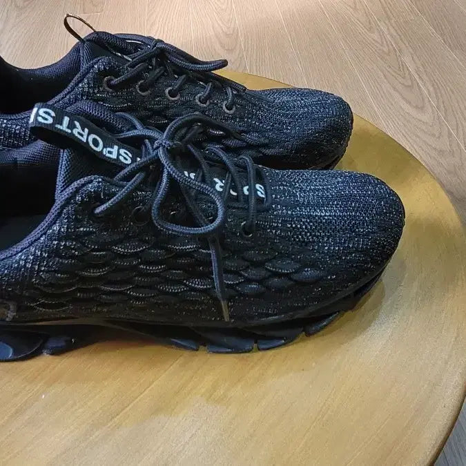 [BUNJANG] Black Mesh Sport Sneakers (Size 265) / 블랙 스포츠 운동화 메쉬 소재(265)