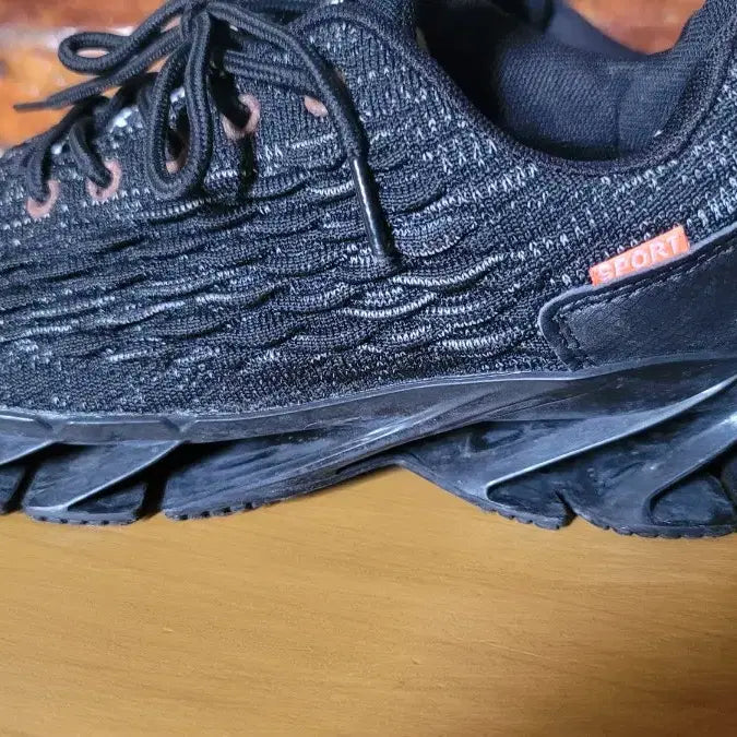 [BUNJANG] Black Mesh Sport Sneakers (Size 265) / 블랙 스포츠 운동화 메쉬 소재(265)