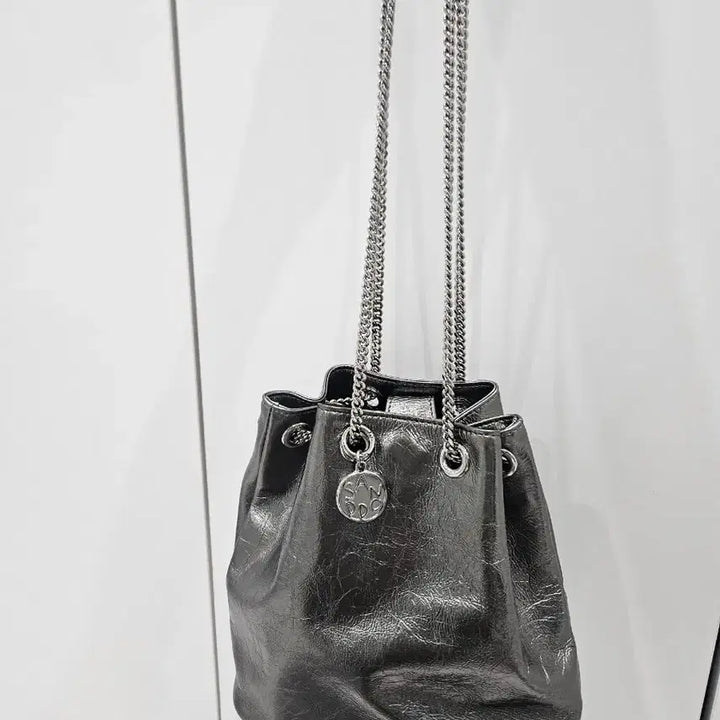 [BUNJANG] 앤오즈 Dark Silver Bucket Bag / 앤오즈다크실버