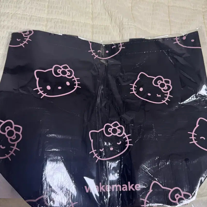 [BUNJANG] WAKEMAKE Hello Kitty Tartulin Bag / 웨이크메이크 헬로키티 타포린백