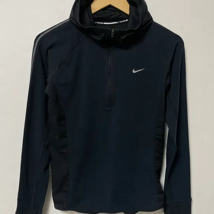 [SOLD OUT] 55 나이키 러닝 드라이핏 기능성 스판 반집업 후드티 정품