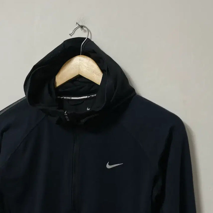 [SOLD OUT] 55 나이키 러닝 드라이핏 기능성 스판 반집업 후드티 정품