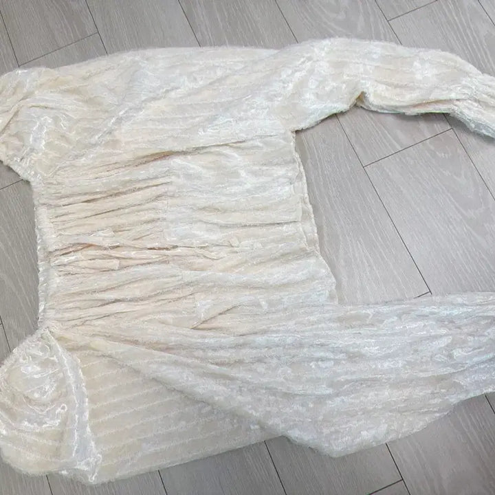 [BUNJANG] Top Dressing Blouse / 탑드레싱 블라우스