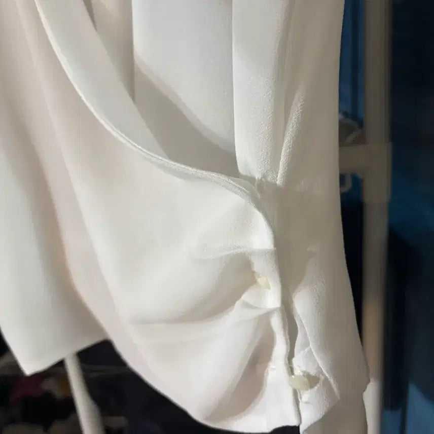 [BUNJANG] White Sleeveless Blouse / 화이트 나시 블라우스