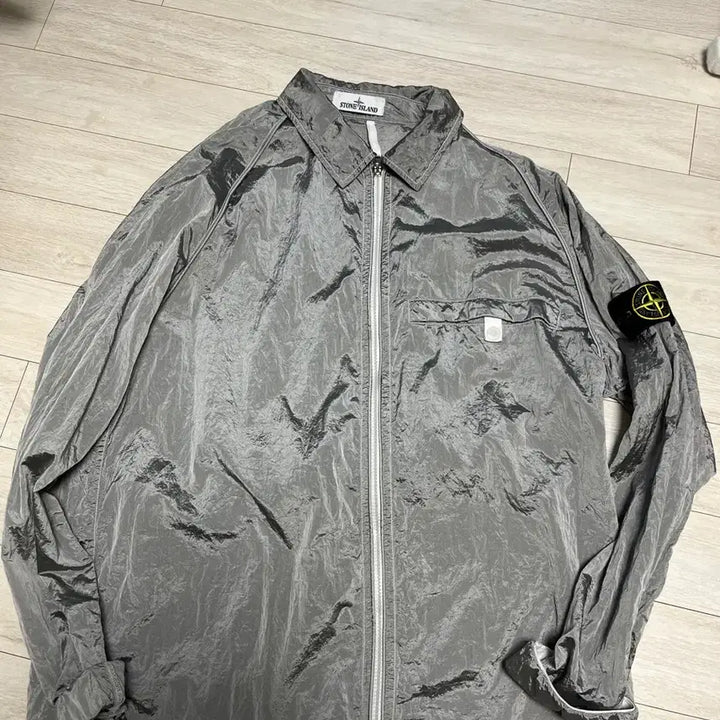 [SOLD OUT] 22ss 스톤아일랜드 나일론메탈 오버셔츠 아이스 XL