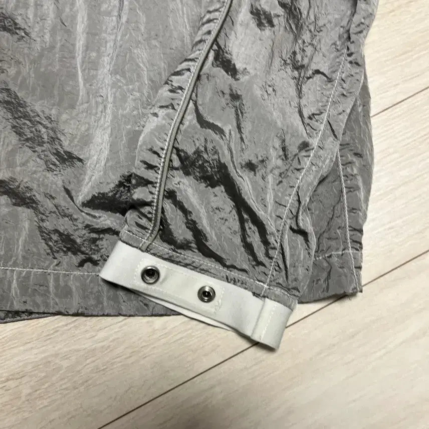 [SOLD OUT] 22ss 스톤아일랜드 나일론메탈 오버셔츠 아이스 XL