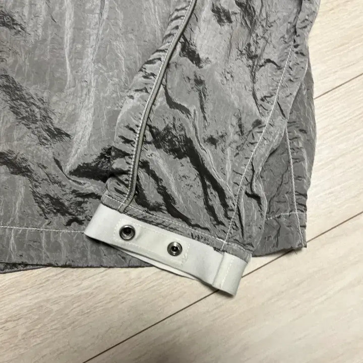 [SOLD OUT] 22ss 스톤아일랜드 나일론메탈 오버셔츠 아이스 XL