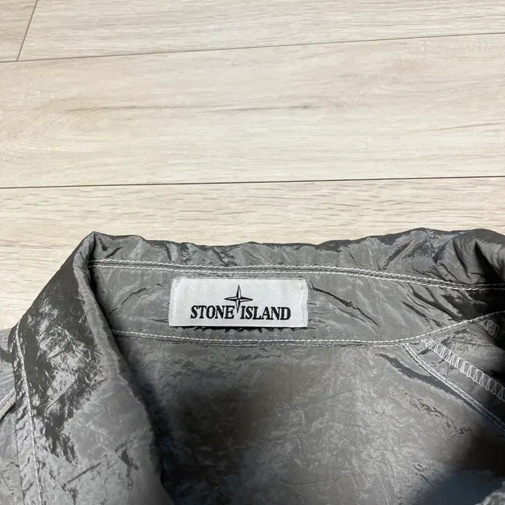 [SOLD OUT] 22ss 스톤아일랜드 나일론메탈 오버셔츠 아이스 XL
