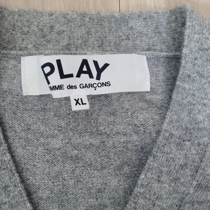 [SOLD OUT] 꼼데가르송 PLAY 회색 가디건 XL