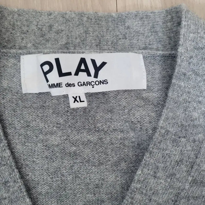 [SOLD OUT] 꼼데가르송 PLAY 회색 가디건 XL