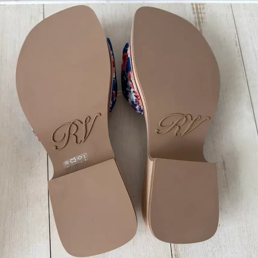 [BUNJANG] Roger Vivier Wood Mules 36 (230) - New / (새제품) 로저비비에 우드 뮬 새제품 36