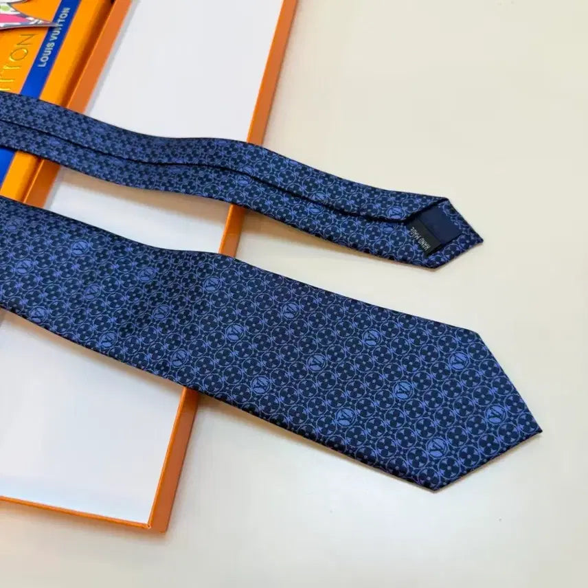 [SOLD OUT] 루이비통 네이비 로고 패턴 넥타이