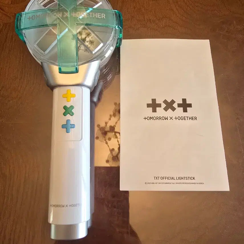 [BUNJANG] TXT Official Light Stick and Member Photocards (10) / 투모로우바이투게더 TXT 공식 응원봉과 멤버별포카 10장