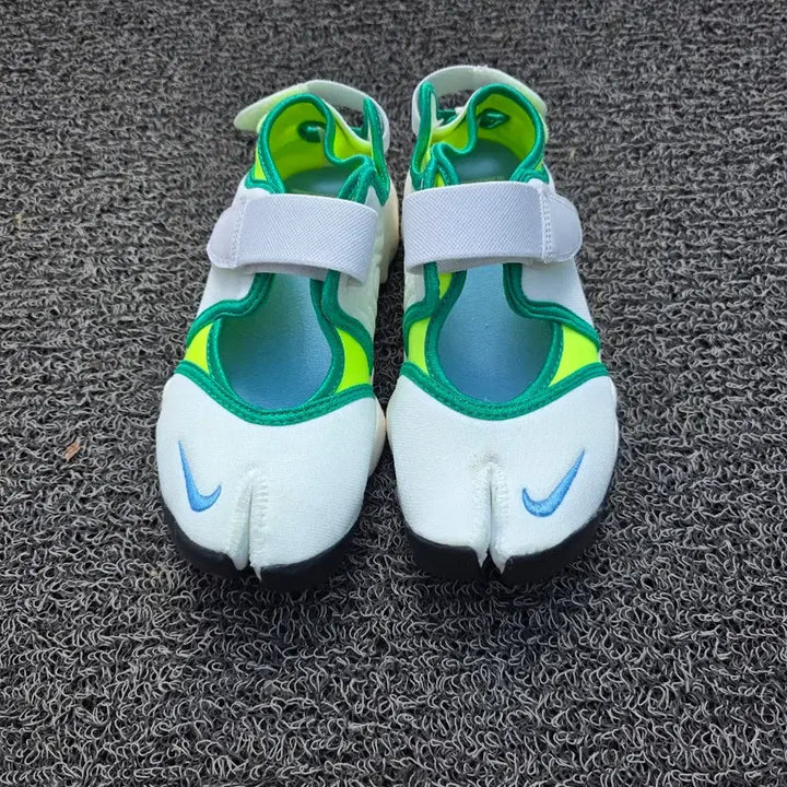 [BUNJANG] Nike Air Rift Breathe 230mm Athletic Shoes / 정품>거의 새거>나이키 에이리프트 브리드 230/타비 운동화/족발슈즈