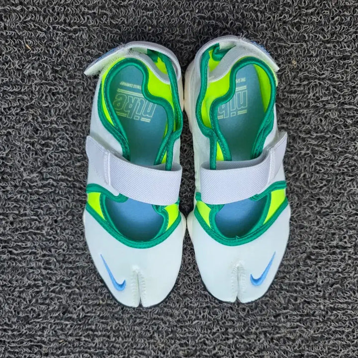 [BUNJANG] Nike Air Rift Breathe 230mm Athletic Shoes / 정품>거의 새거>나이키 에이리프트 브리드 230/타비 운동화/족발슈즈
