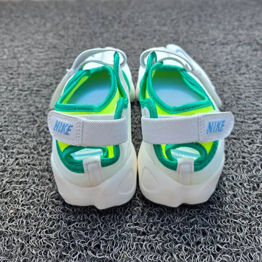 [BUNJANG] Nike Air Rift Breathe 230mm Athletic Shoes / 정품>거의 새거>나이키 에이리프트 브리드 230/타비 운동화/족발슈즈