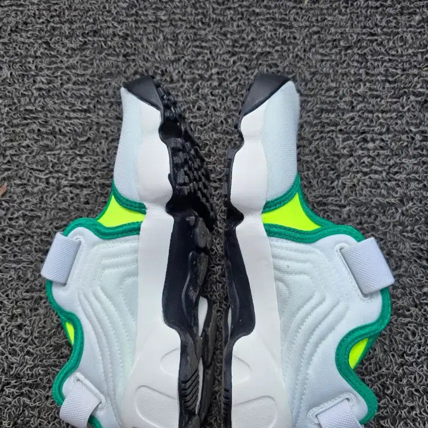[BUNJANG] Nike Air Rift Breathe 230mm Athletic Shoes / 정품>거의 새거>나이키 에이리프트 브리드 230/타비 운동화/족발슈즈
