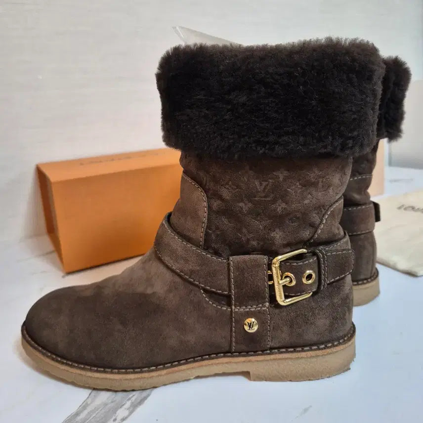 [BUNJANG] Louis Vuitton Dark Brown Suede UGG Boots (Size 37) / (정품) 루이비통 다크브라운 스웨이드 어그 부츠 신발 37