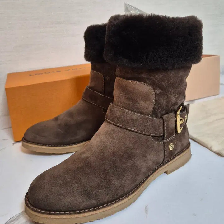 [BUNJANG] Louis Vuitton Dark Brown Suede UGG Boots (Size 37) / (정품) 루이비통 다크브라운 스웨이드 어그 부츠 신발 37