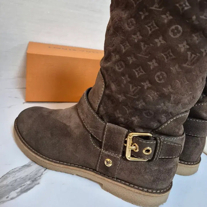 [BUNJANG] Louis Vuitton Dark Brown Suede UGG Boots (Size 37) / (정품) 루이비통 다크브라운 스웨이드 어그 부츠 신발 37