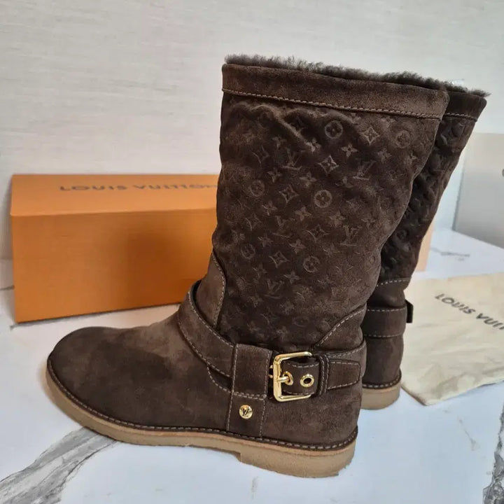 [BUNJANG] Louis Vuitton Dark Brown Suede UGG Boots (Size 37) / (정품) 루이비통 다크브라운 스웨이드 어그 부츠 신발 37