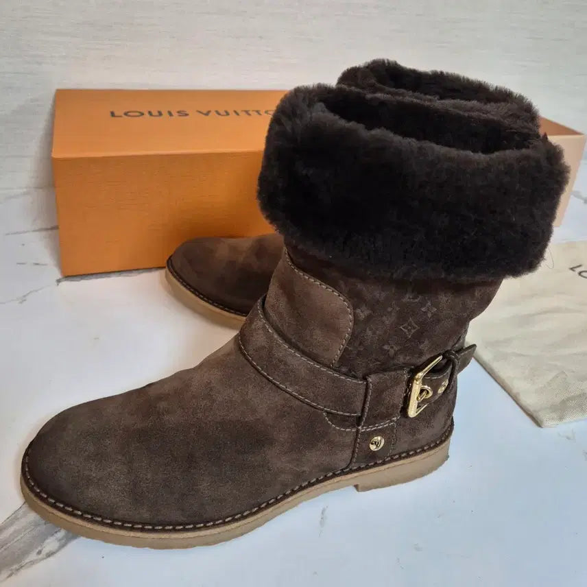 [BUNJANG] Louis Vuitton Dark Brown Suede UGG Boots (Size 37) / (정품) 루이비통 다크브라운 스웨이드 어그 부츠 신발 37