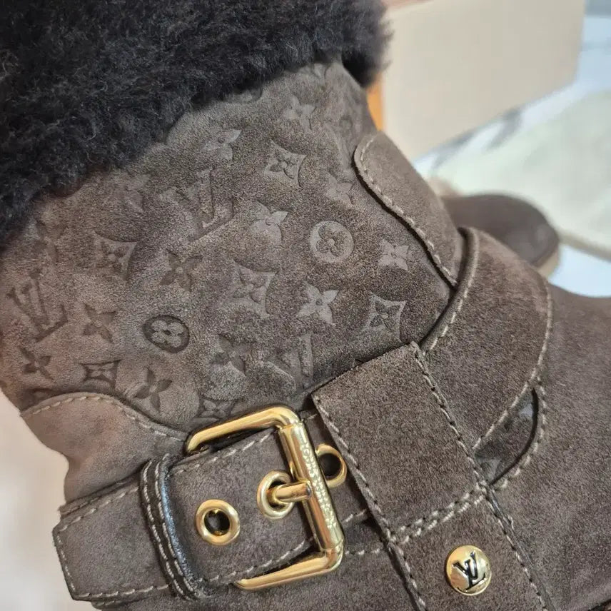 [BUNJANG] Louis Vuitton Dark Brown Suede UGG Boots (Size 37) / (정품) 루이비통 다크브라운 스웨이드 어그 부츠 신발 37