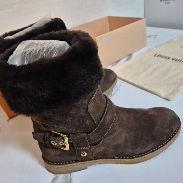 [BUNJANG] Louis Vuitton Dark Brown Suede UGG Boots (Size 37) / (정품) 루이비통 다크브라운 스웨이드 어그 부츠 신발 37