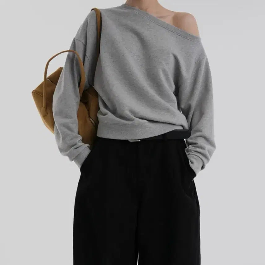 [BUNJANG] Autumn Off-Shoulder Sweatshirt / 어텀 오프숄더 맨투맨