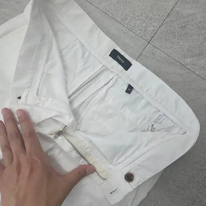 [SOLD OUT] [국내정품] theory 띠어리 스판 팬츠 화이트 29인치 (2