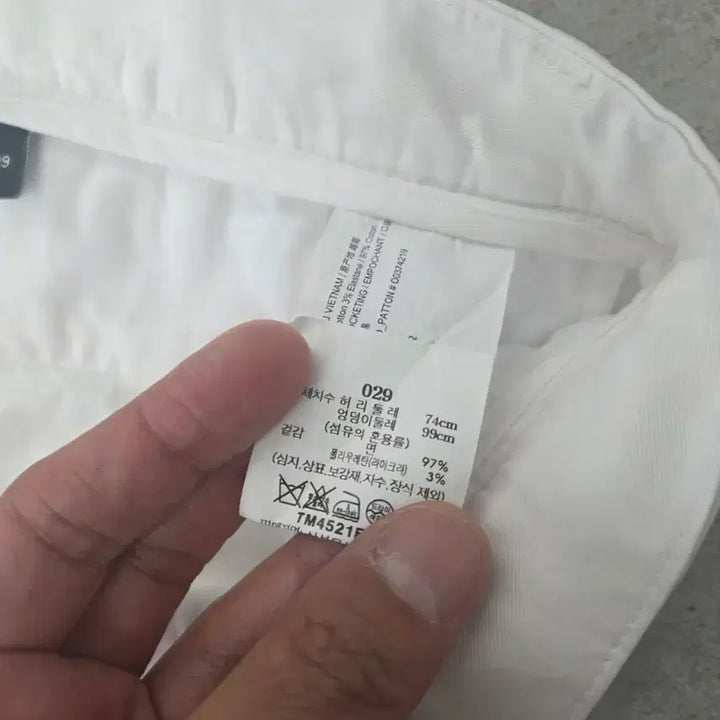 [SOLD OUT] [국내정품] theory 띠어리 스판 팬츠 화이트 29인치 (2