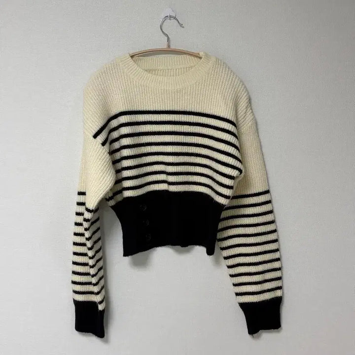 [BUNJANG] ObtheNine Stripe Cropped Knit / 오브더나인 스트라이프 크롭 니트