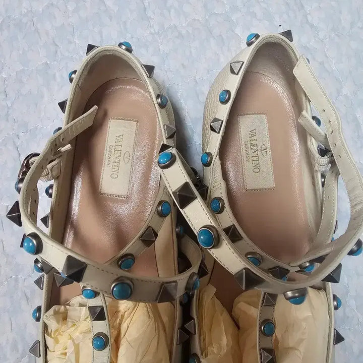 [BUNJANG] Valentino Rockstud Flat Ivory/Blue 38 / 발렌티노 락스터드 플랫 아이보리/블루 38