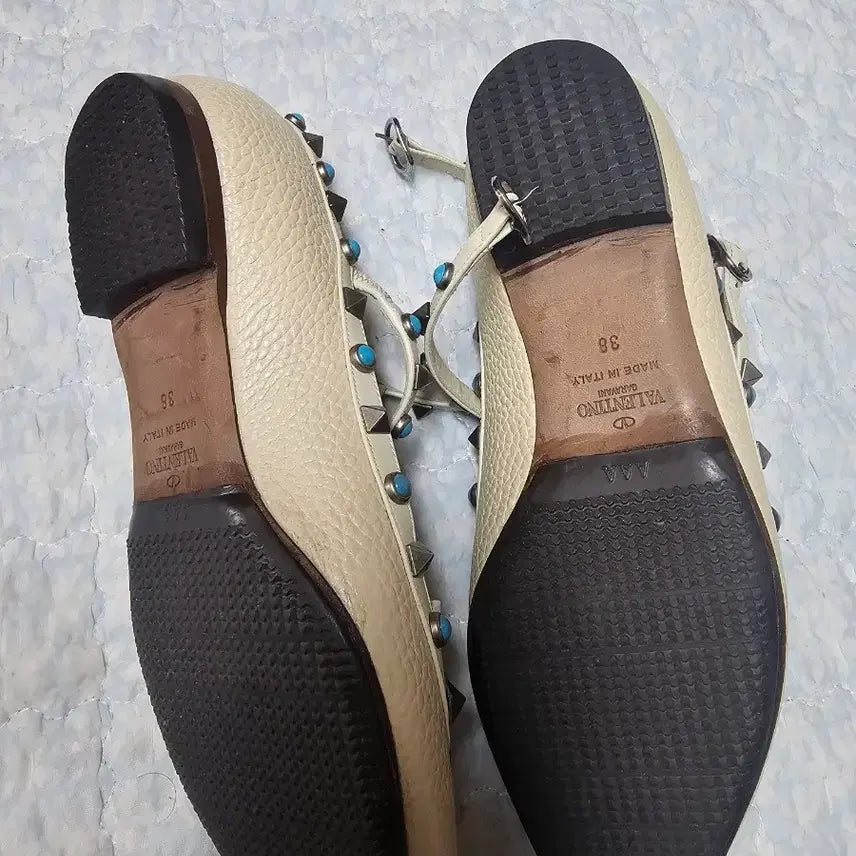 [BUNJANG] Valentino Rockstud Flat Ivory/Blue 38 / 발렌티노 락스터드 플랫 아이보리/블루 38