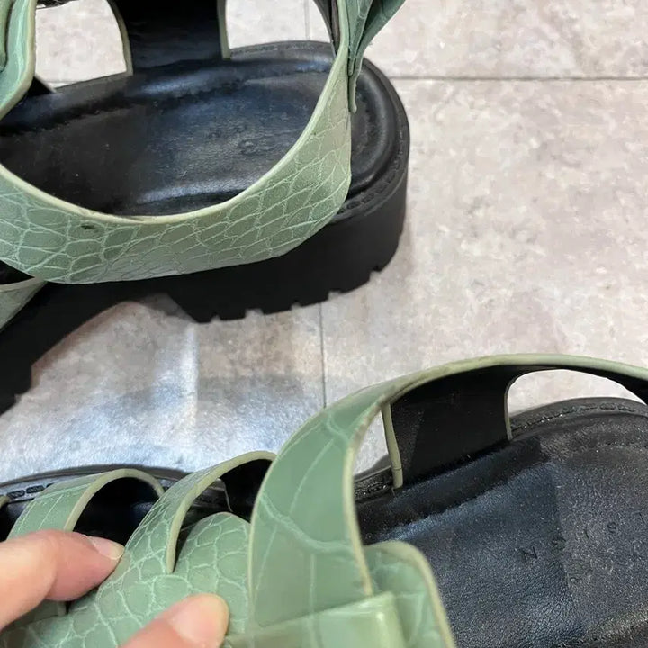 [SOLD OUT] 민트 크로커 샌들 플랫폼 240