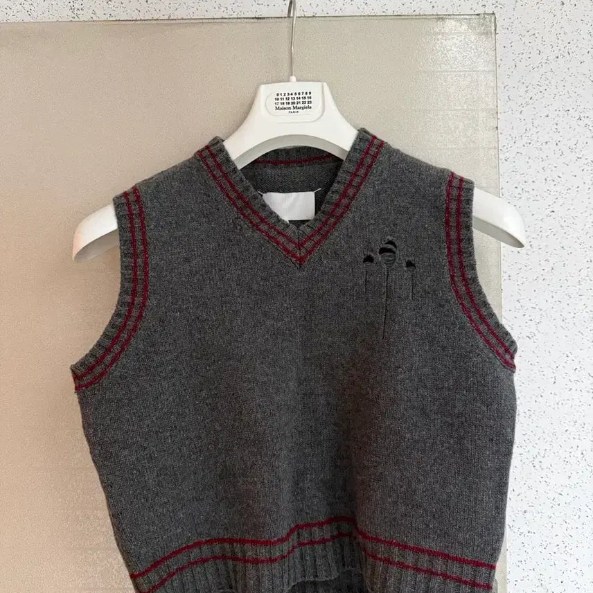 [SOLD OUT] 마르지엘라/디스트로이드 크롭 니트베스트/M
