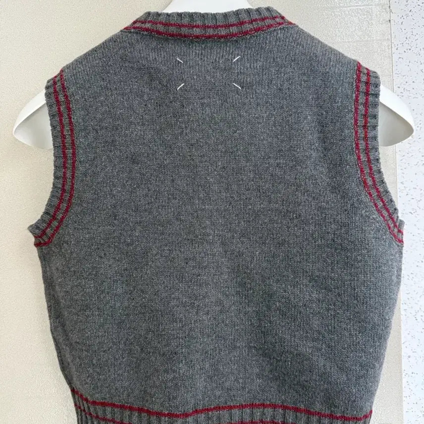 [SOLD OUT] 마르지엘라/디스트로이드 크롭 니트베스트/M
