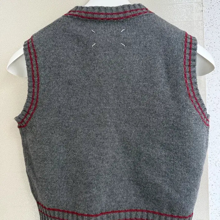 [SOLD OUT] 마르지엘라/디스트로이드 크롭 니트베스트/M