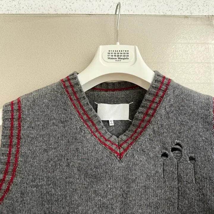 [SOLD OUT] 마르지엘라/디스트로이드 크롭 니트베스트/M