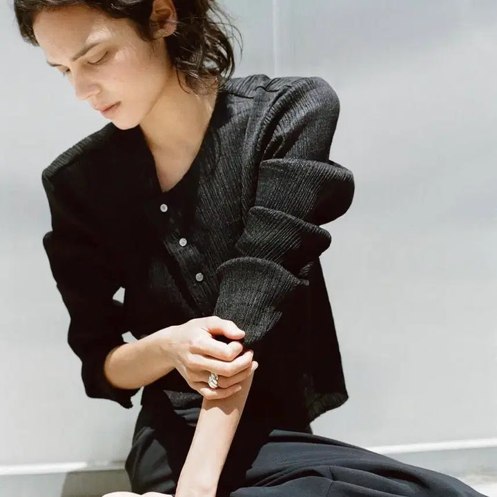 [BUNJANG] LETTER Mela Pleats Blouse / LETTER Mela pleats blouse 레터 플리츠 블라우스 검정