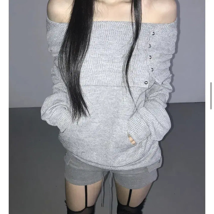[BUNJANG] The Air Town Off-Shoulder Hooded Knit / 디에어타운 오프숄더 후드 니트