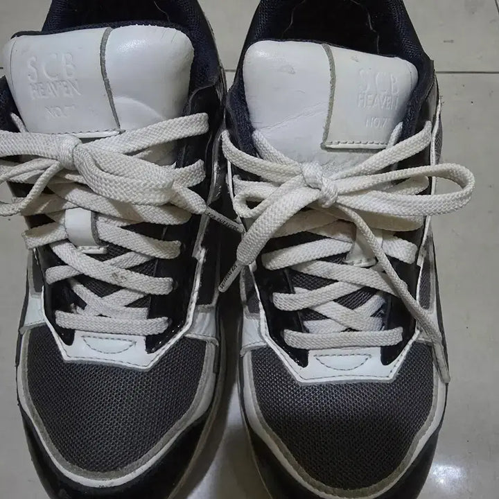 [BUNJANG] Suecomma Bonnie Height-Increasing Sneakers / 슈콤마보니 키높이 운동화 225 현대백화점 구매