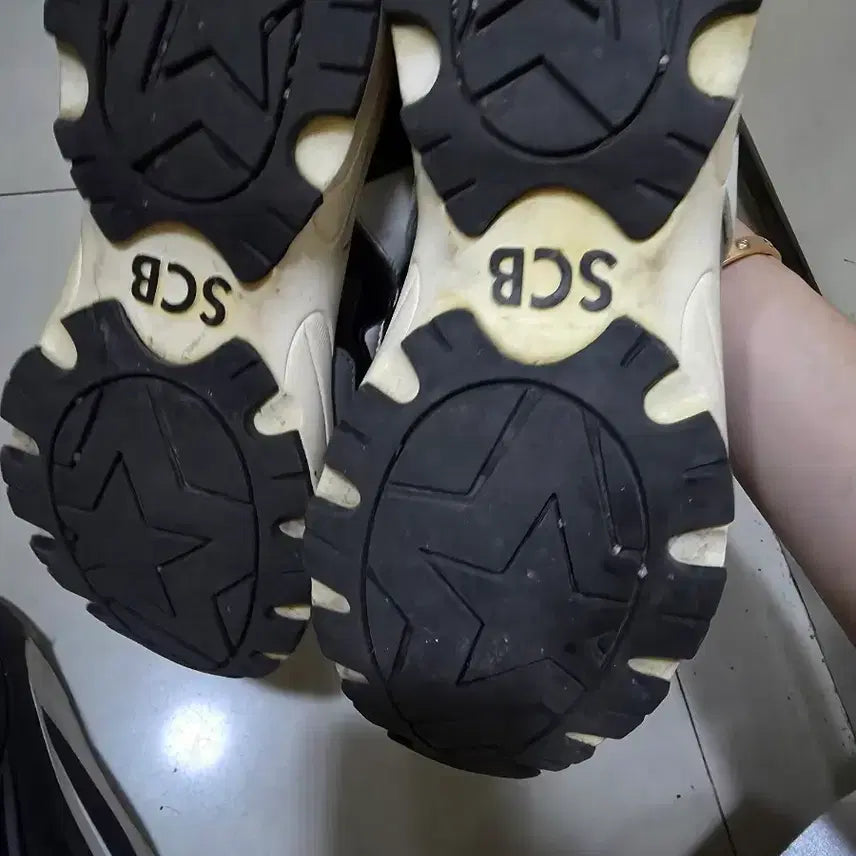 [BUNJANG] Suecomma Bonnie Height-Increasing Sneakers / 슈콤마보니 키높이 운동화 225 현대백화점 구매