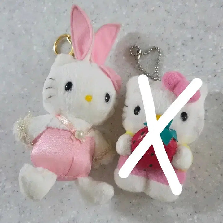 [BUNJANG] Sanrio Classic Kitty Rabbit Kitty Strawberry Kitty Mini Plush Keychain / 개별)고전키티 토끼키티 딸기키티 똥사이즈 인형키링