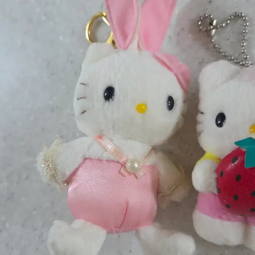 [BUNJANG] Sanrio Classic Kitty Rabbit Kitty Strawberry Kitty Mini Plush Keychain / 개별)고전키티 토끼키티 딸기키티 똥사이즈 인형키링